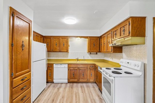 17654 Nassau DRIVE, Brookfield, WI 53045