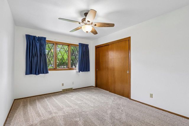 17654 Nassau DRIVE, Brookfield, WI 53045