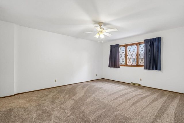17654 Nassau DRIVE, Brookfield, WI 53045