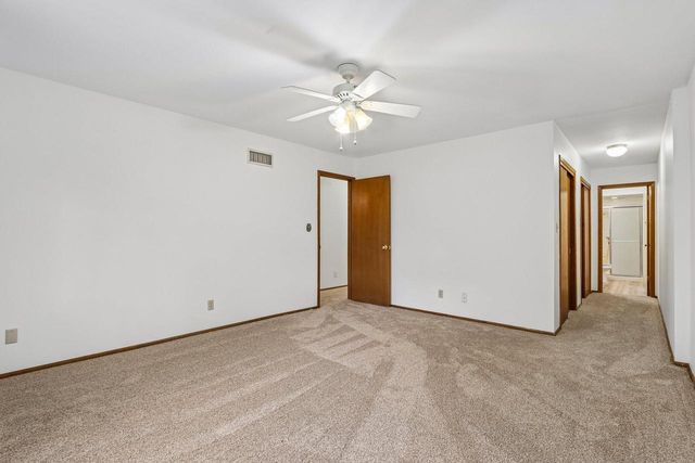 17654 Nassau DRIVE, Brookfield, WI 53045