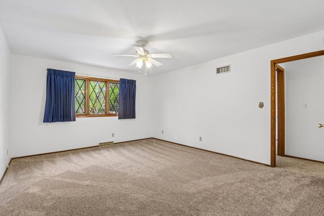 17654 Nassau DRIVE, Brookfield, WI 53045