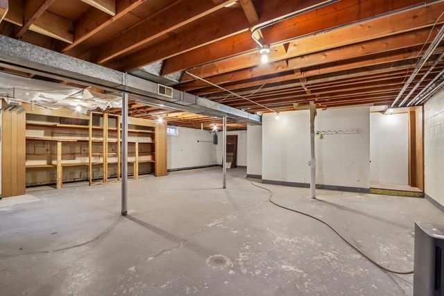 17654 Nassau DRIVE, Brookfield, WI 53045
