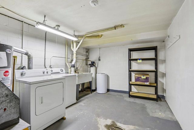 17654 Nassau DRIVE, Brookfield, WI 53045