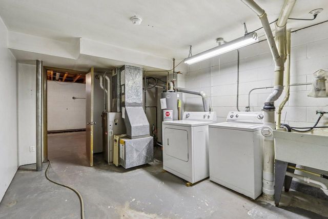 17654 Nassau DRIVE, Brookfield, WI 53045