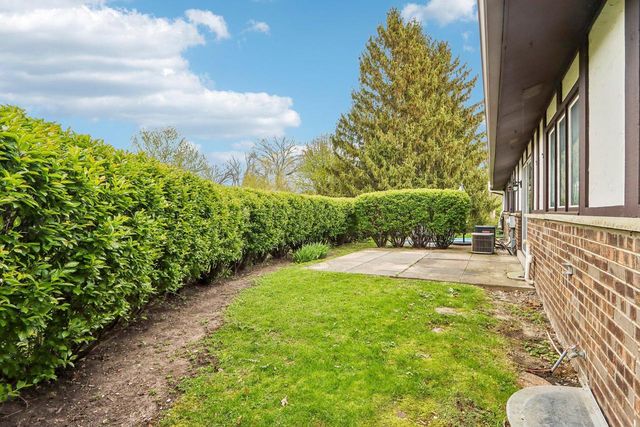 17654 Nassau DRIVE, Brookfield, WI 53045