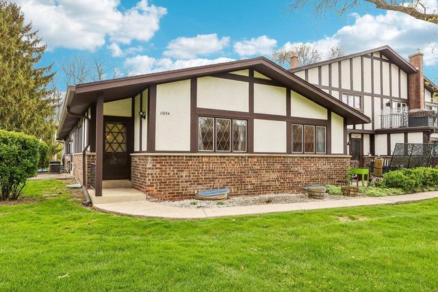17654 Nassau DRIVE, Brookfield, WI 53045