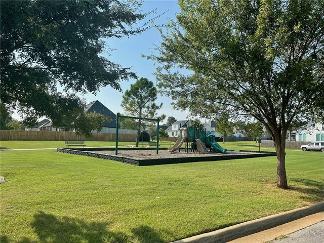 3003 N Grey Squirrel Drive, Fayetteville, AR 72704