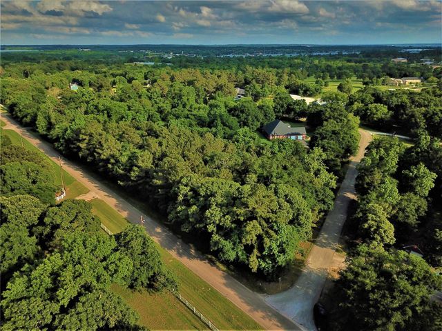 8 Dairyland, Willis, TX 77318