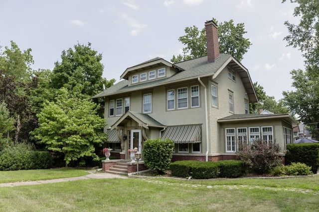 2401 Brady Street, Davenport, IA 52803