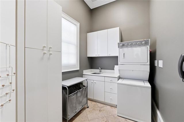 218 Londonberry Road, Atlanta, GA 30327
