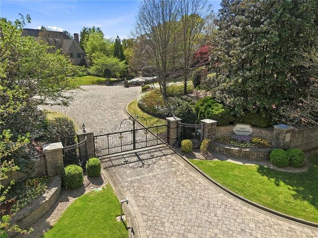 218 Londonberry Road, Atlanta, GA 30327