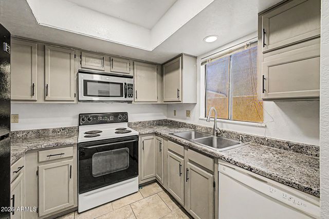 1122 E CHARLESTON Avenue, Phoenix, AZ 85022