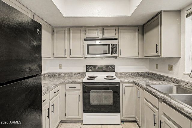 1122 E CHARLESTON Avenue, Phoenix, AZ 85022