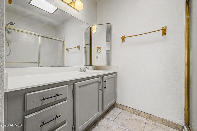 1122 E CHARLESTON Avenue, Phoenix, AZ 85022