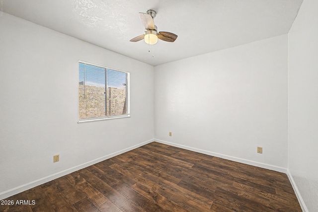 1122 E CHARLESTON Avenue, Phoenix, AZ 85022