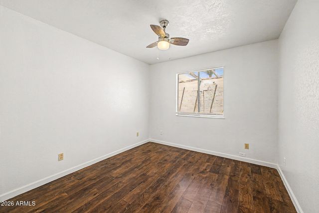 1122 E CHARLESTON Avenue, Phoenix, AZ 85022