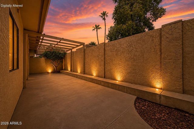 1122 E CHARLESTON Avenue, Phoenix, AZ 85022