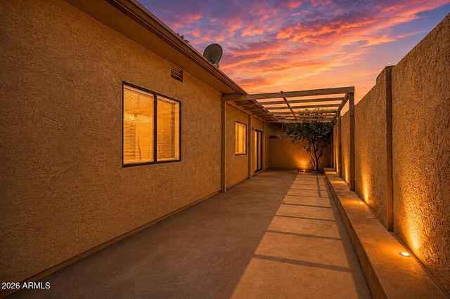 1122 E CHARLESTON Avenue, Phoenix, AZ 85022