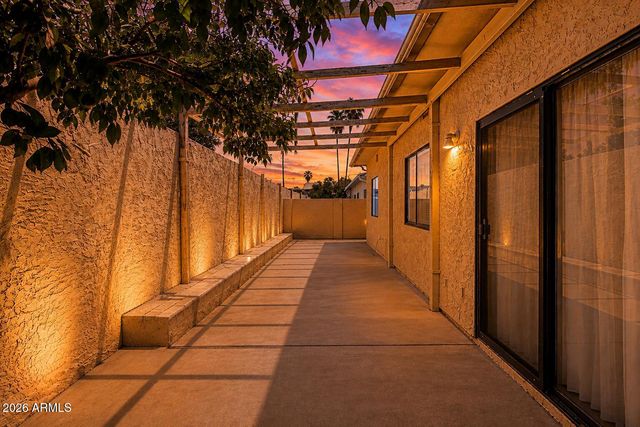 1122 E CHARLESTON Avenue, Phoenix, AZ 85022