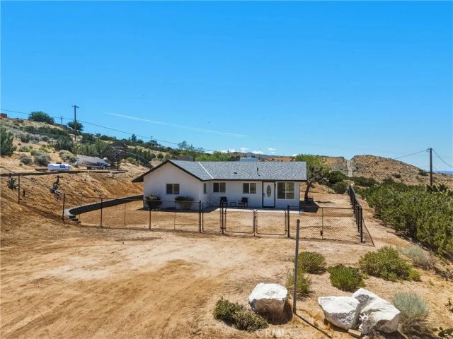 25735 Santa Rosa Road, Apple Valley, CA 92308