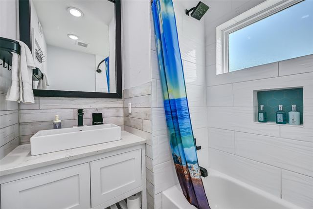 2909 Ave R, Galveston, TX 77550