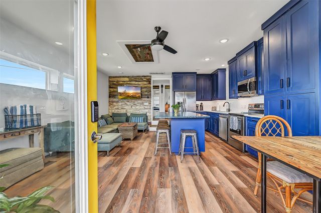 2909 Ave R, Galveston, TX 77550