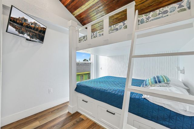 2909 Ave R, Galveston, TX 77550