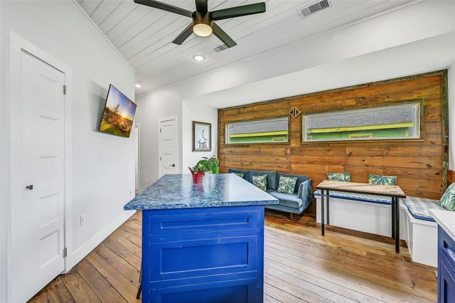 2909 Ave R, Galveston, TX 77550