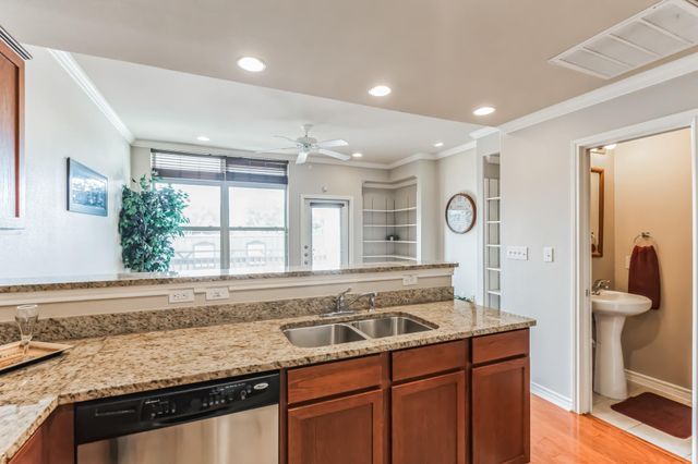 305 E 31st ST 6, Austin, TX 78705