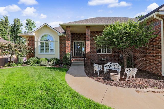2526 N High Point Cir, Wichita, KS 67205