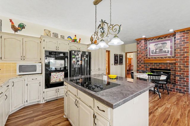 2526 N High Point Cir, Wichita, KS 67205