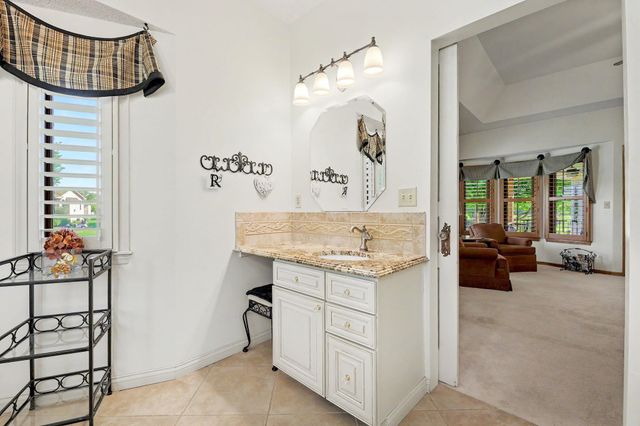 2526 N High Point Cir, Wichita, KS 67205
