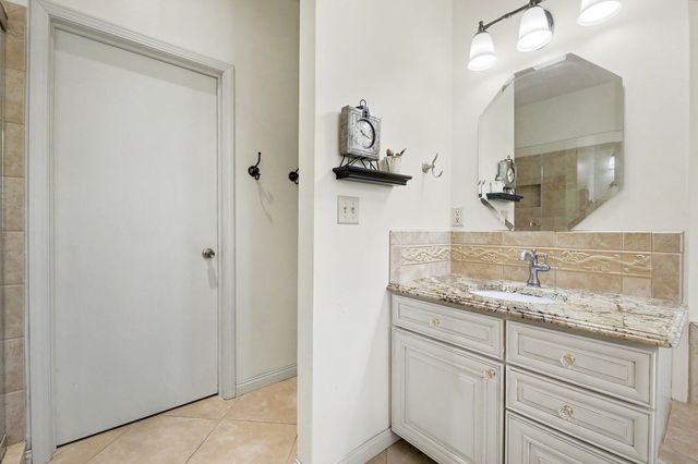 2526 N High Point Cir, Wichita, KS 67205