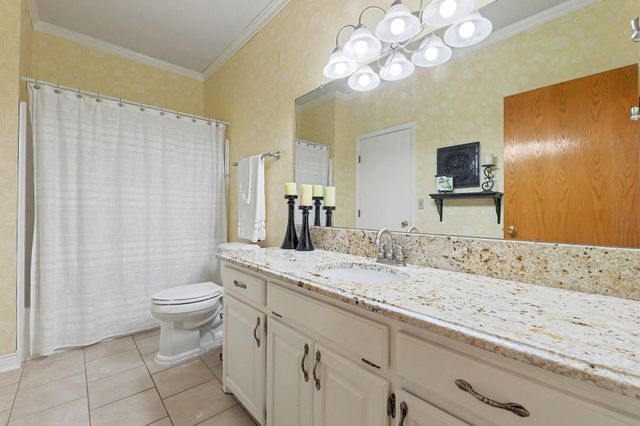 2526 N High Point Cir, Wichita, KS 67205