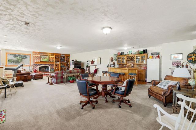 2526 N High Point Cir, Wichita, KS 67205