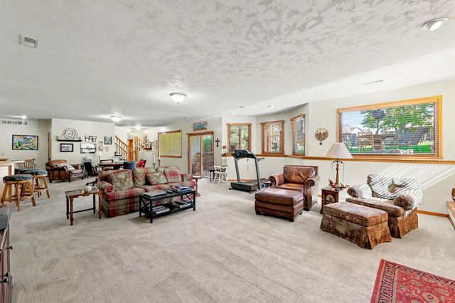 2526 N High Point Cir, Wichita, KS 67205