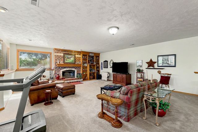 2526 N High Point Cir, Wichita, KS 67205