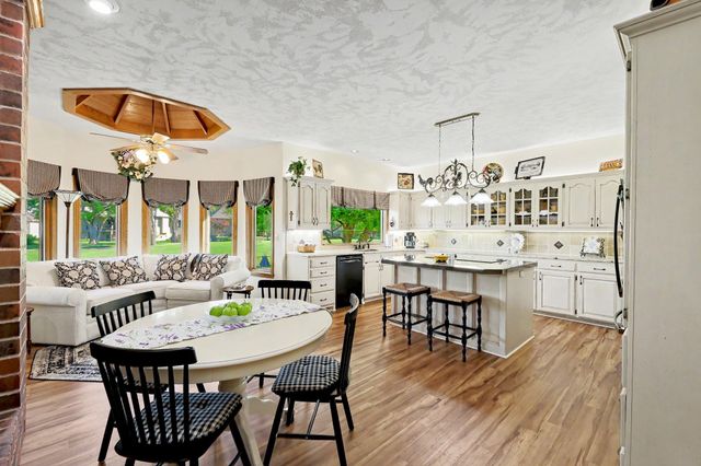 2526 N High Point Cir, Wichita, KS 67205