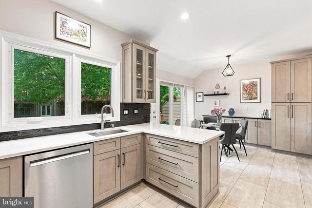 17 HUNTCHASE CT, Baltimore, MD 21209
