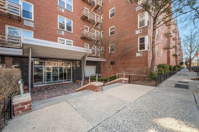 1717 E 18th St Apt 2T, New York City, NY 11229