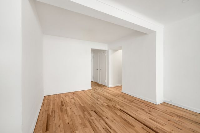 1717 E 18th St Apt 2T, New York City, NY 11229