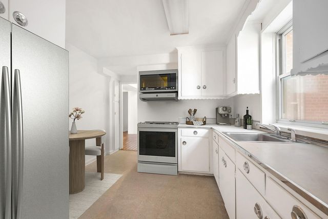 1717 E 18th St Apt 2T, New York City, NY 11229