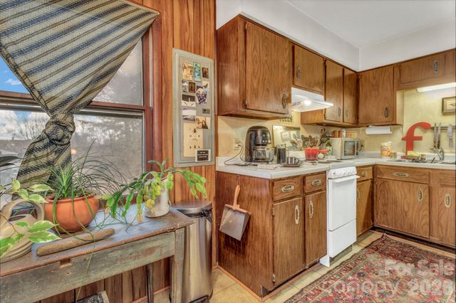 108 Hidden Pond Lane, Asheville, NC 28804