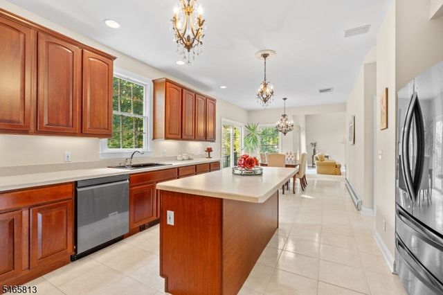 43 Stonehedge Dr, Hardyston Twp., NJ 07460