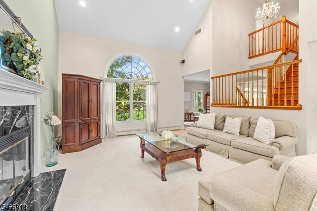 43 Stonehedge Dr, Hardyston Twp., NJ 07460