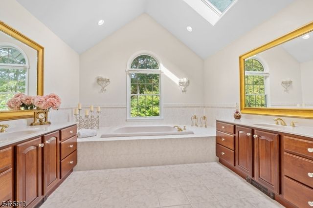 43 Stonehedge Dr, Hardyston Twp., NJ 07460
