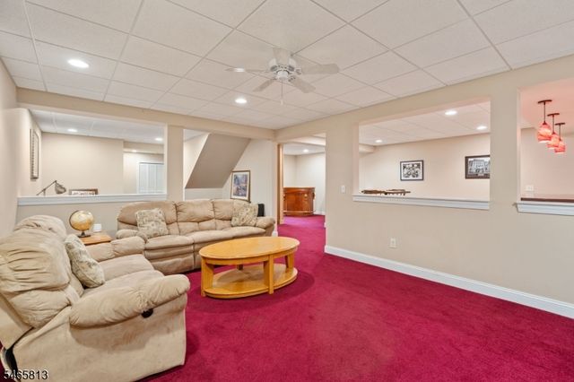 43 Stonehedge Dr, Hardyston Twp., NJ 07460