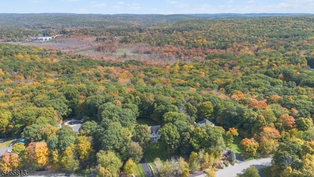 43 Stonehedge Dr, Hardyston Twp., NJ 07460
