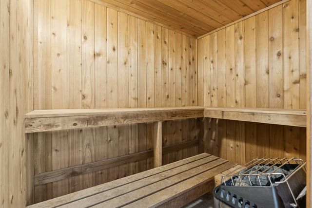 711 N MILWAUKEE Avenue 2, Chicago, IL 60642