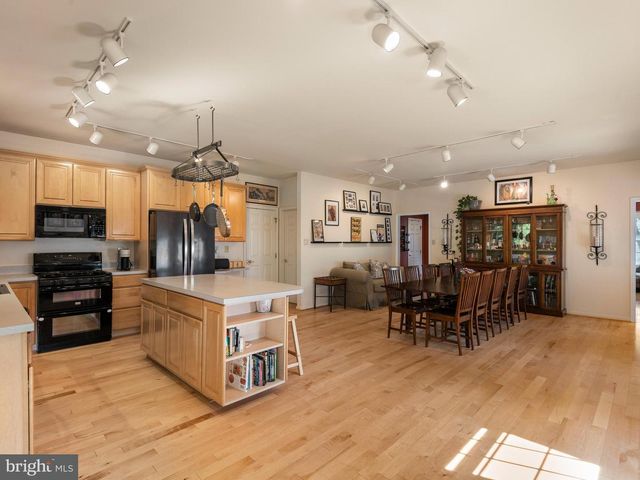 605 HUNTINGTON DR, Downingtown, PA 19335